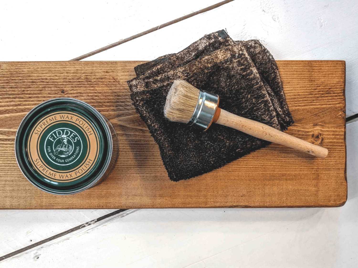 Rustic wooden plank - wax colours and brush