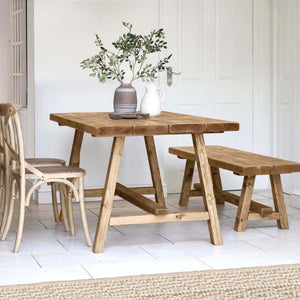 <p><strong>DINING TABLES</strong></p>