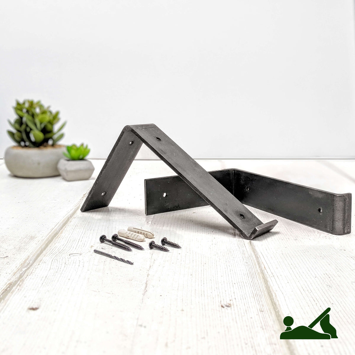Lipped Metal Shelf Bracket